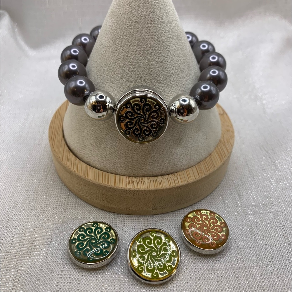 💗Gray Bead Snap Button Bracelet and 4 Charms - 18mm/20mm Ginger Snaps & Co.
